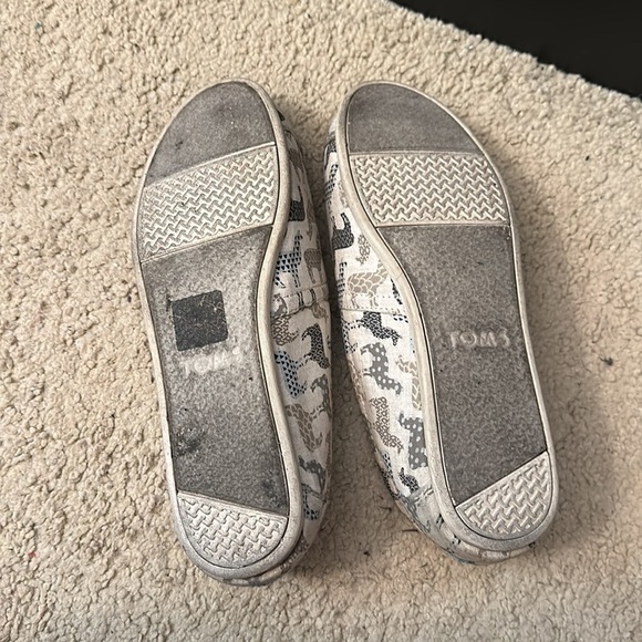 Toms Women’s Classic Slip-On with Alpaca/Llama Print - Size 8.5 - Cream - Picture 6 of 6